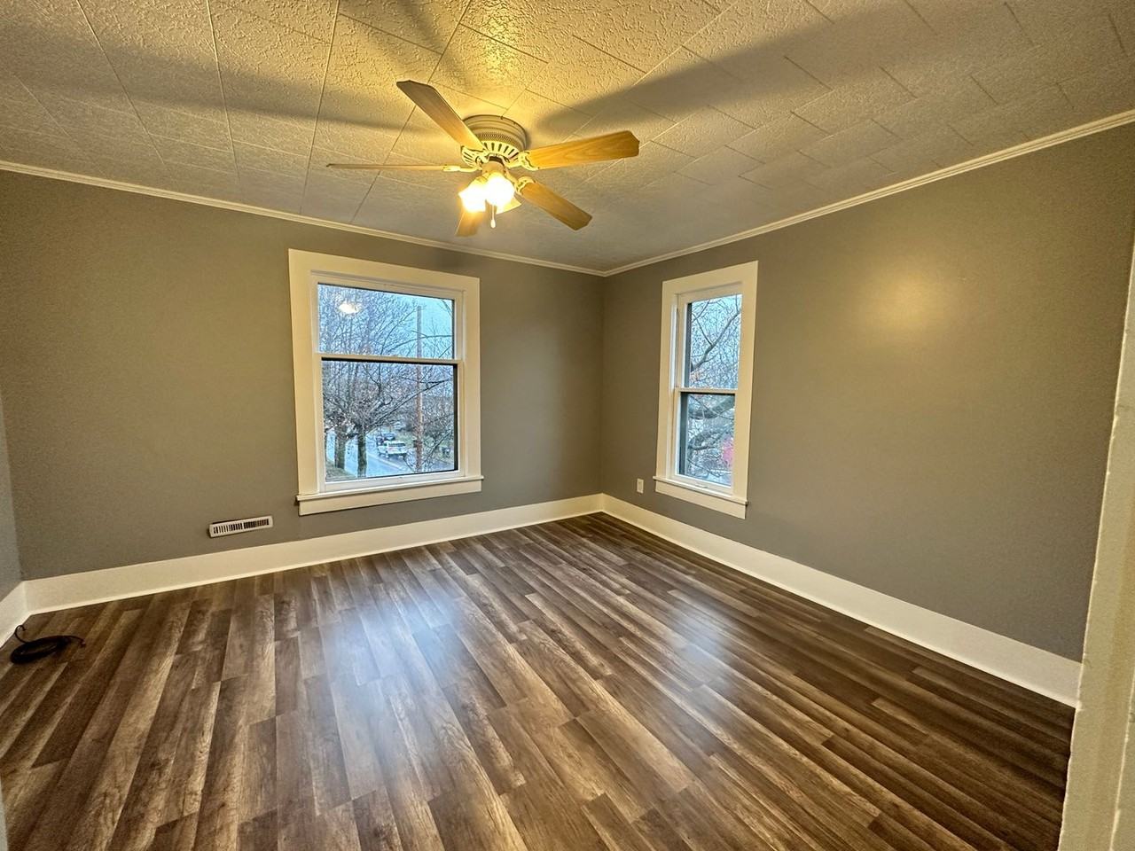 321 1/2 S 11th St - Photo 2 of 13
