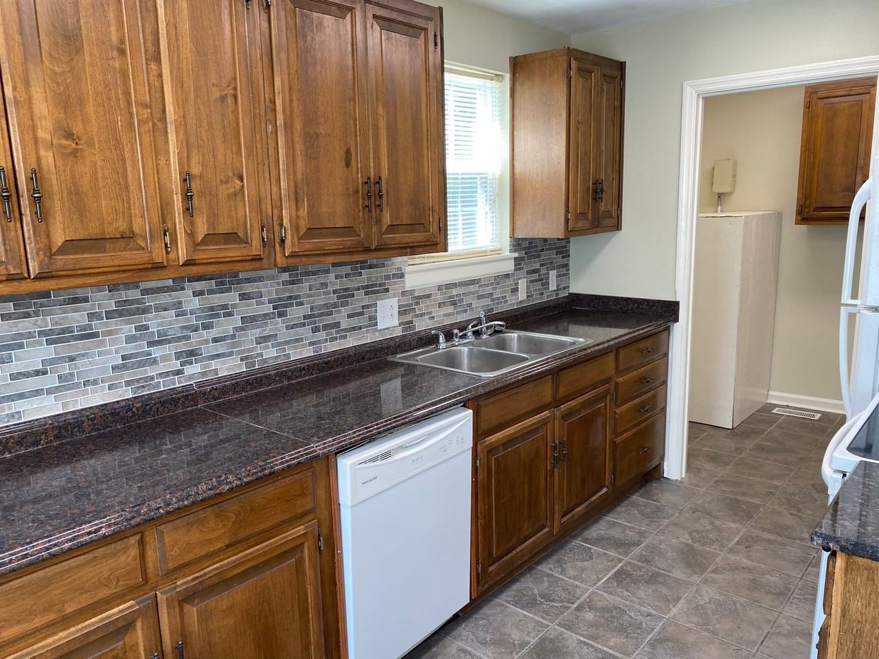 748 Meadowlark Dr - Photo 4 of 27