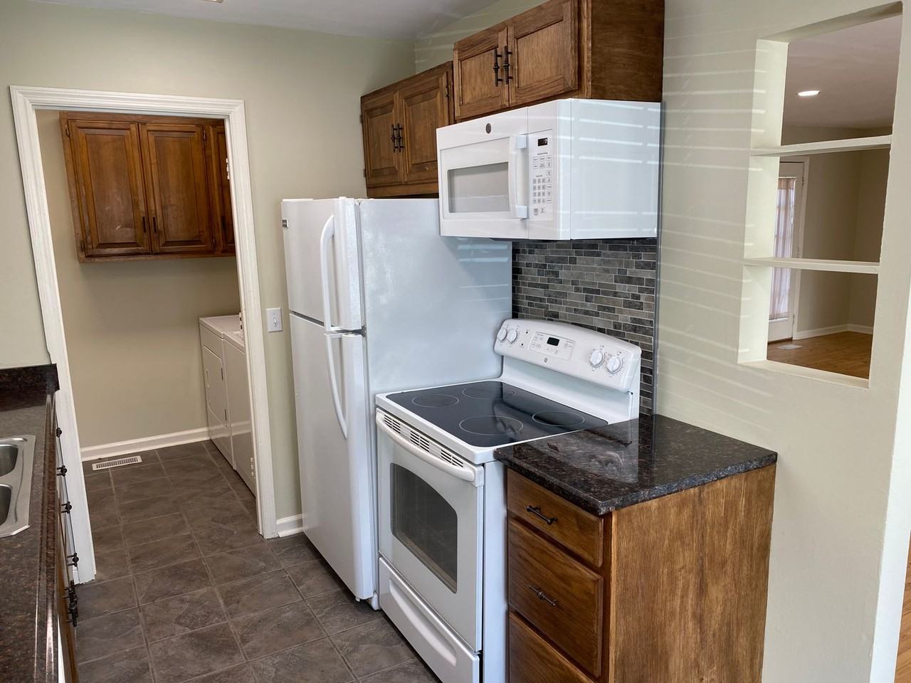 748 Meadowlark Dr - Photo 5 of 27