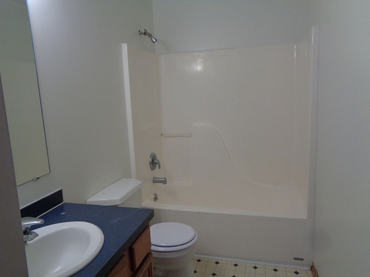 2721 Nw 55th St - Photo 6 of 12