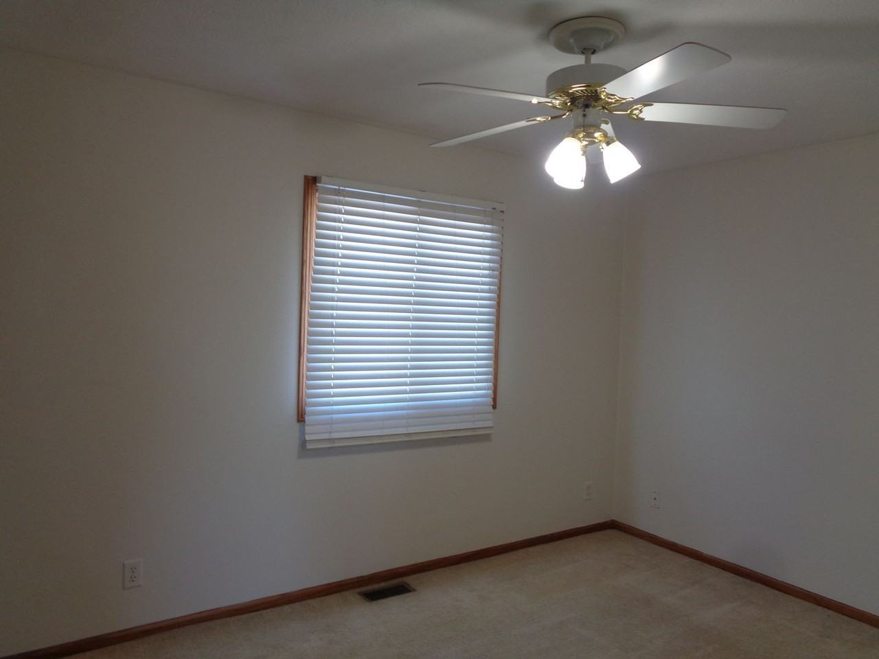 2721 Nw 55th St - Photo 7 of 12