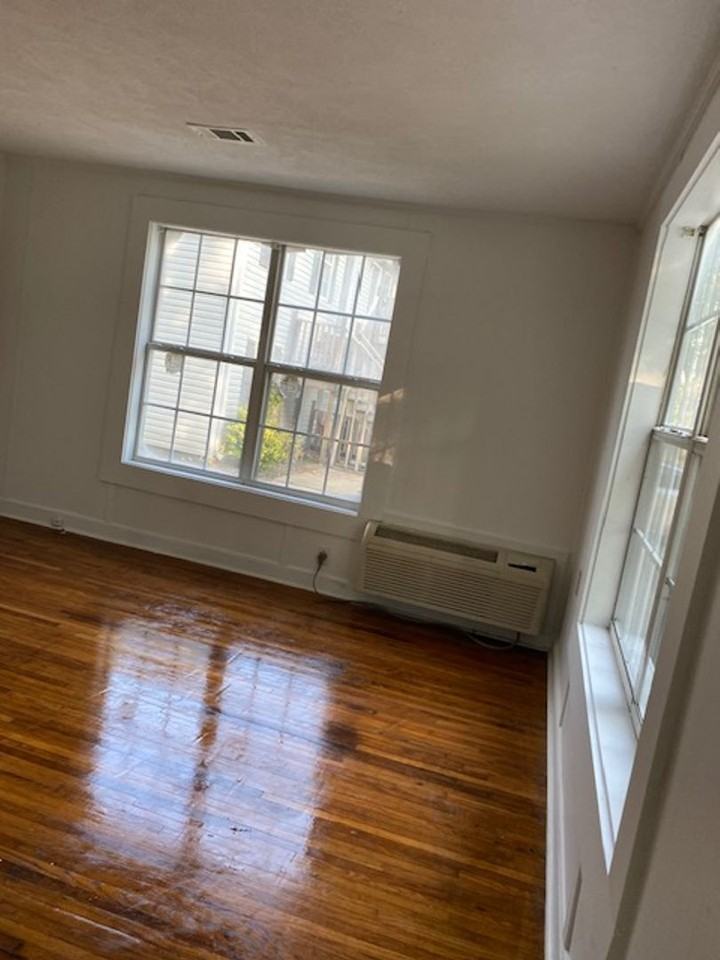 620 N Bayou Ave - Photo 3 of 12