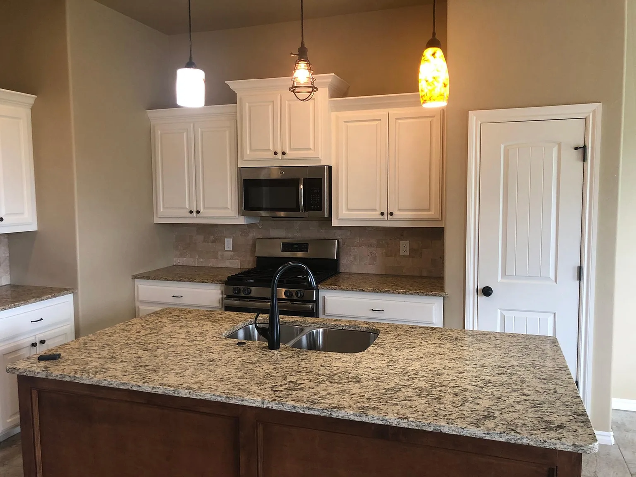 1328 Eagle Dr - Photo 2 of 12