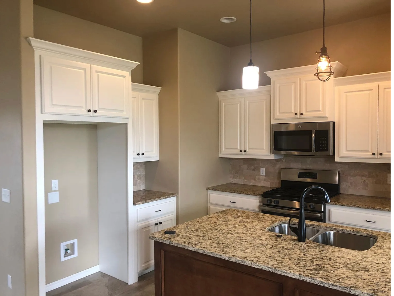 1328 Eagle Dr - Photo 3 of 12