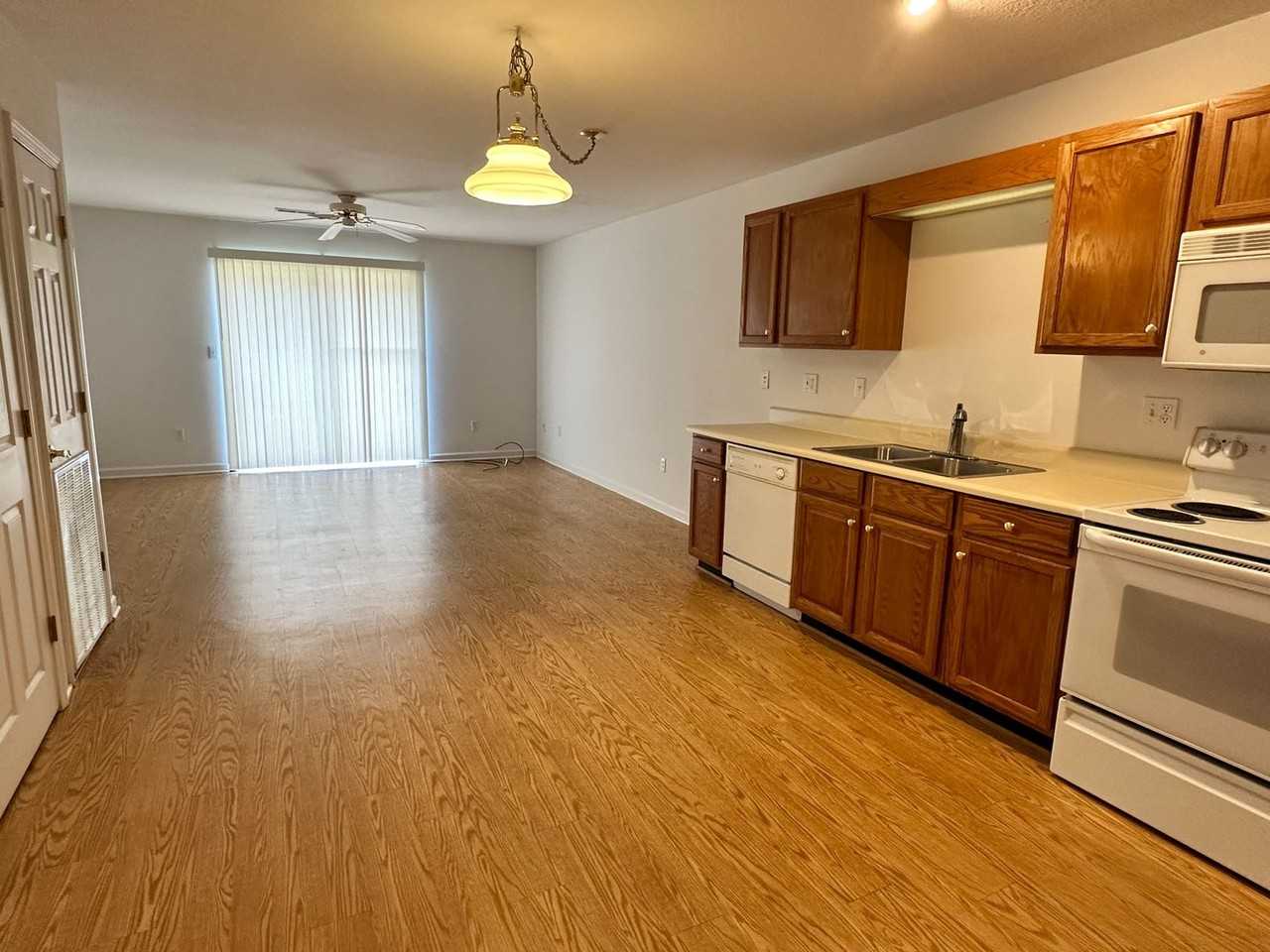 7 Lakeshore Cir #136 - Photo 2 of 8