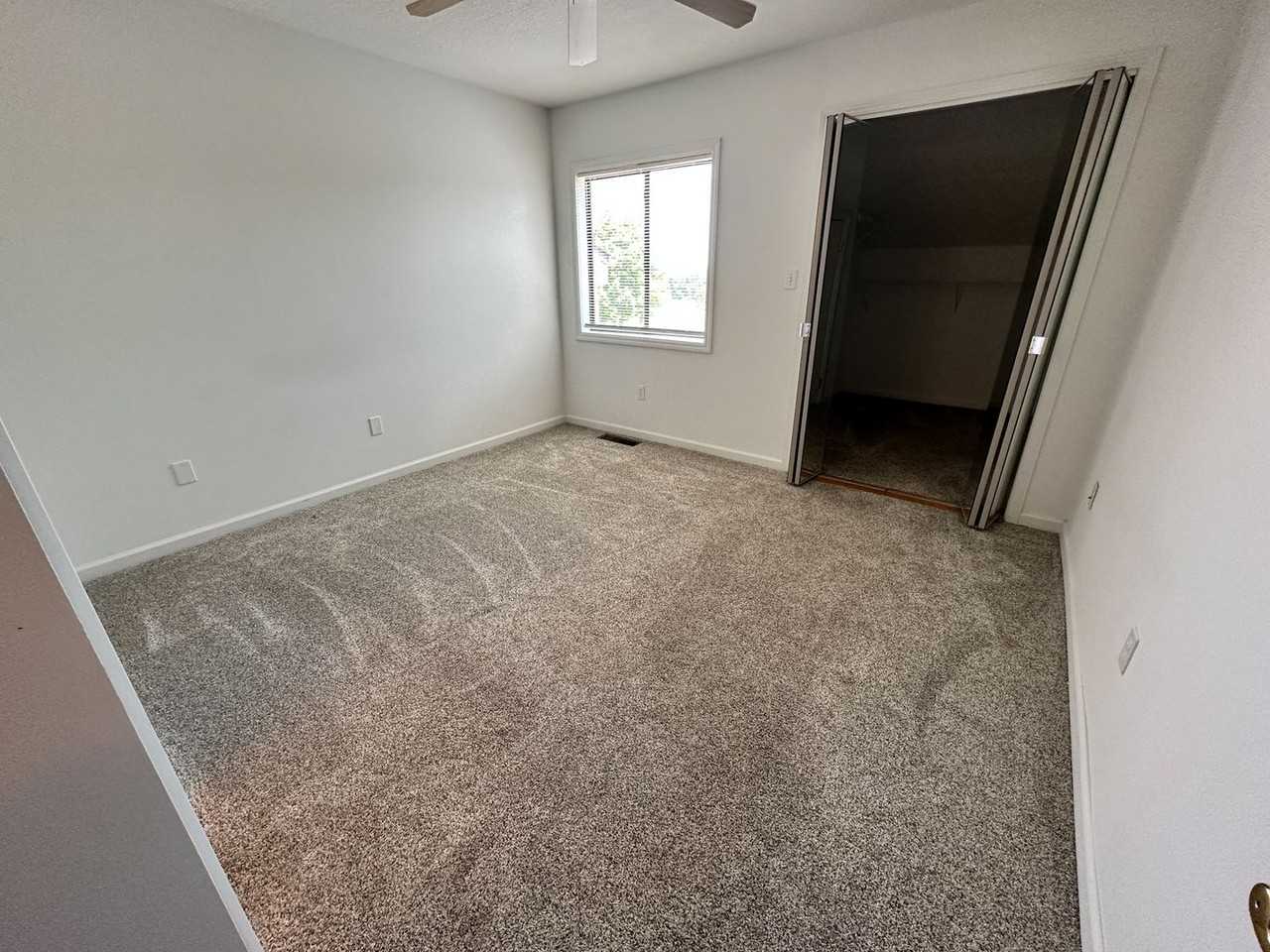 7 Lakeshore Cir #136 - Photo 3 of 8