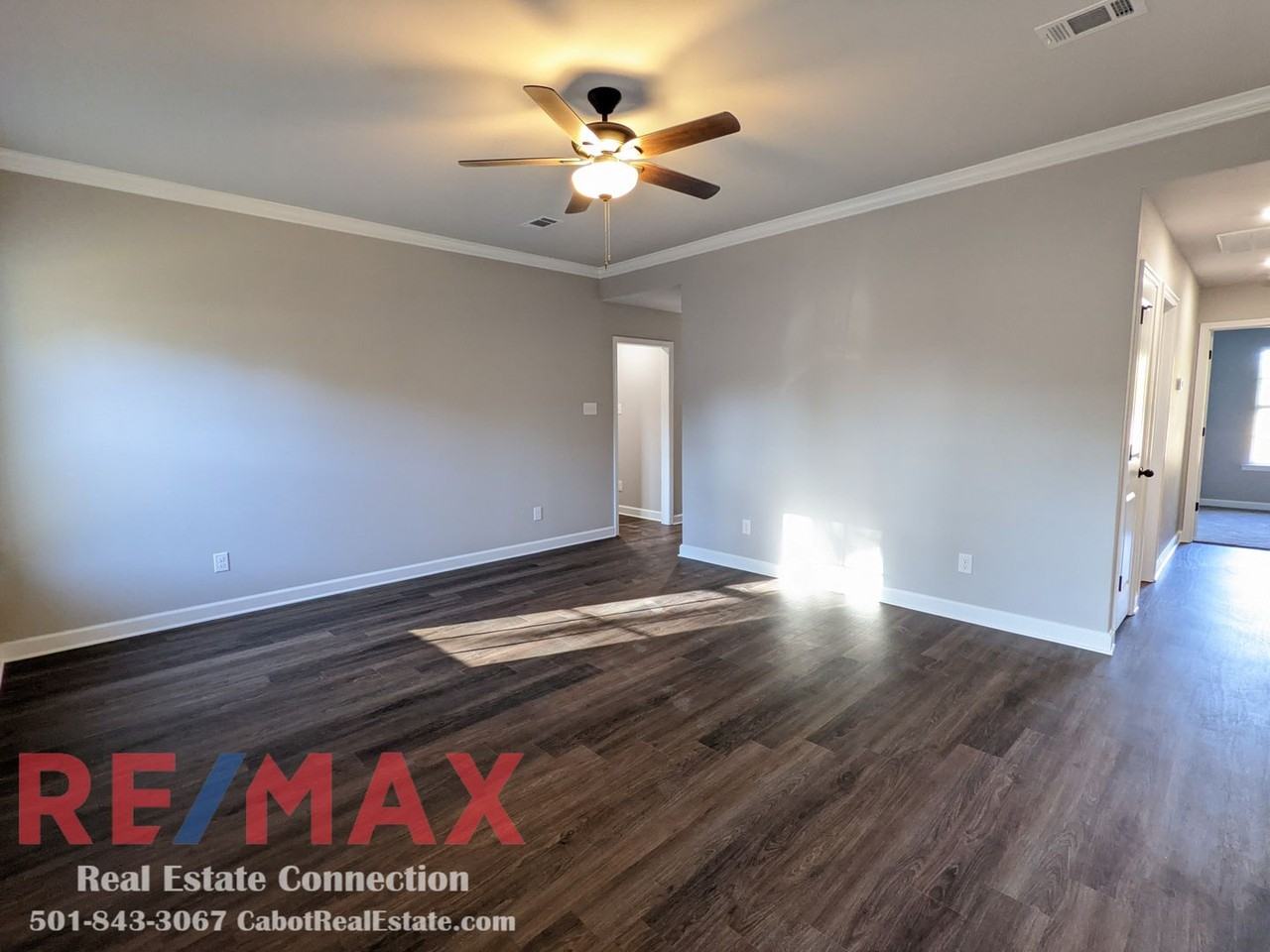 305 Dogwood St - Photo 2 of 14