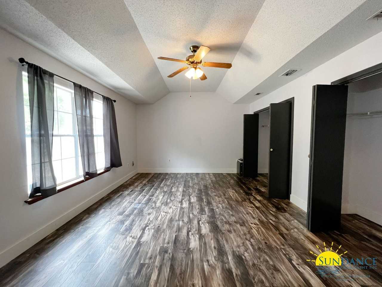 437 Shoal Lake Dr - Photo 5 of 12
