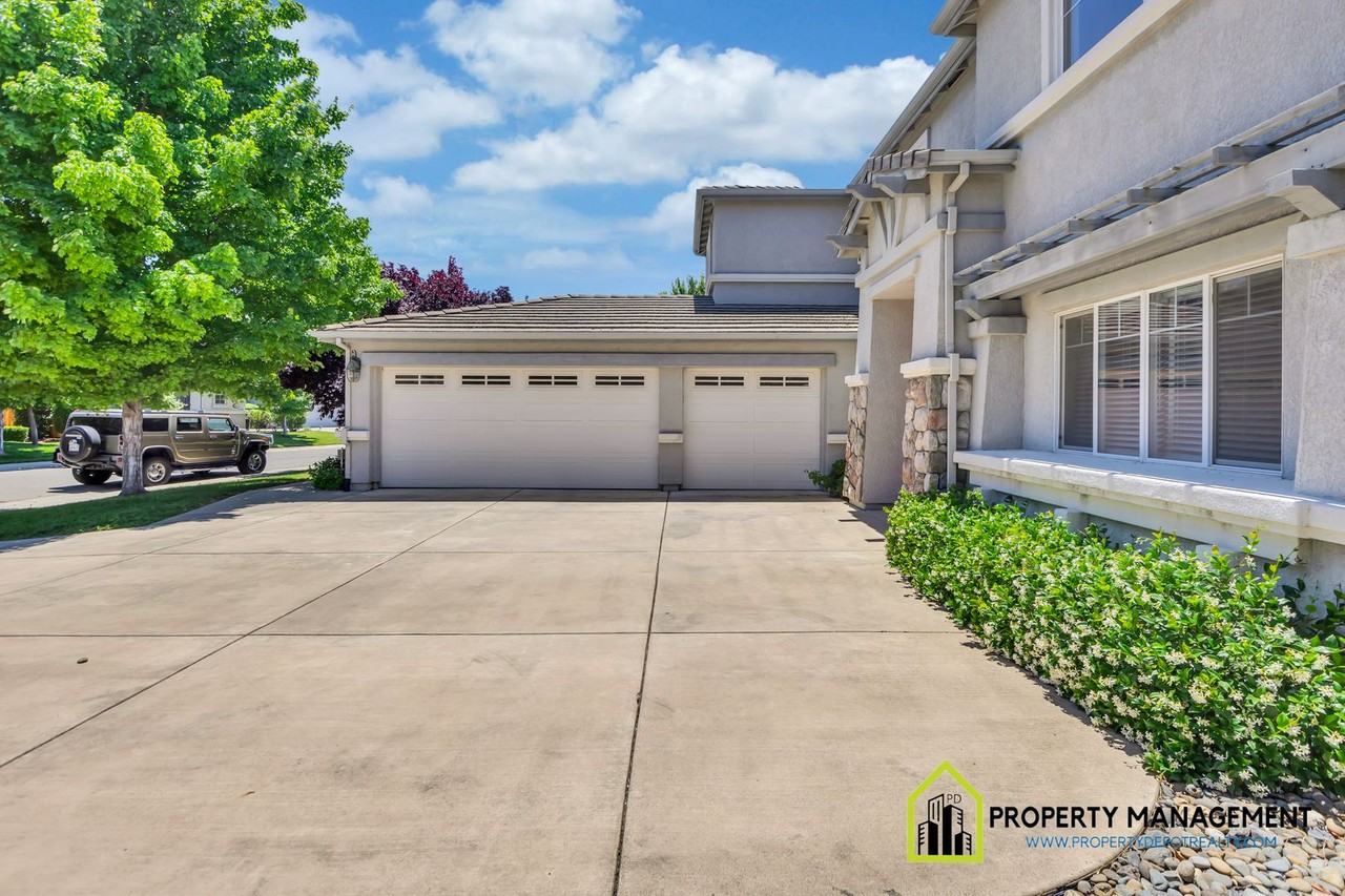 9809 Castelli Way - Photo 3 of 50