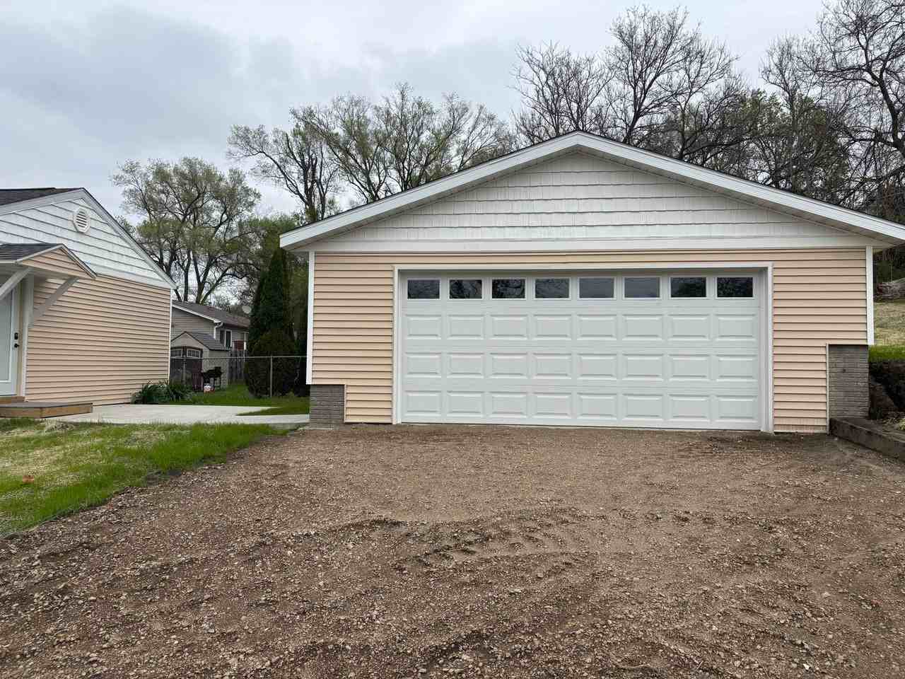 1001 S 10th St - Photo 2 of 16