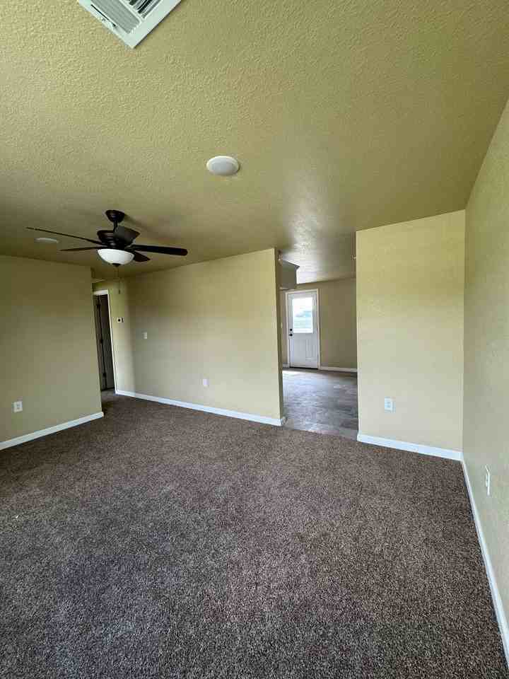 1117 Mulberry Dr - Photo 2 of 6