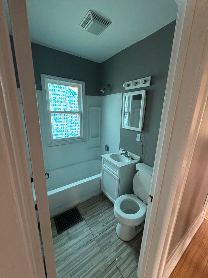 836 Dawson St - Photo 4 of 6