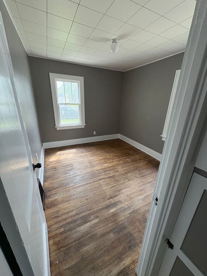 836 Dawson St - Photo 5 of 6