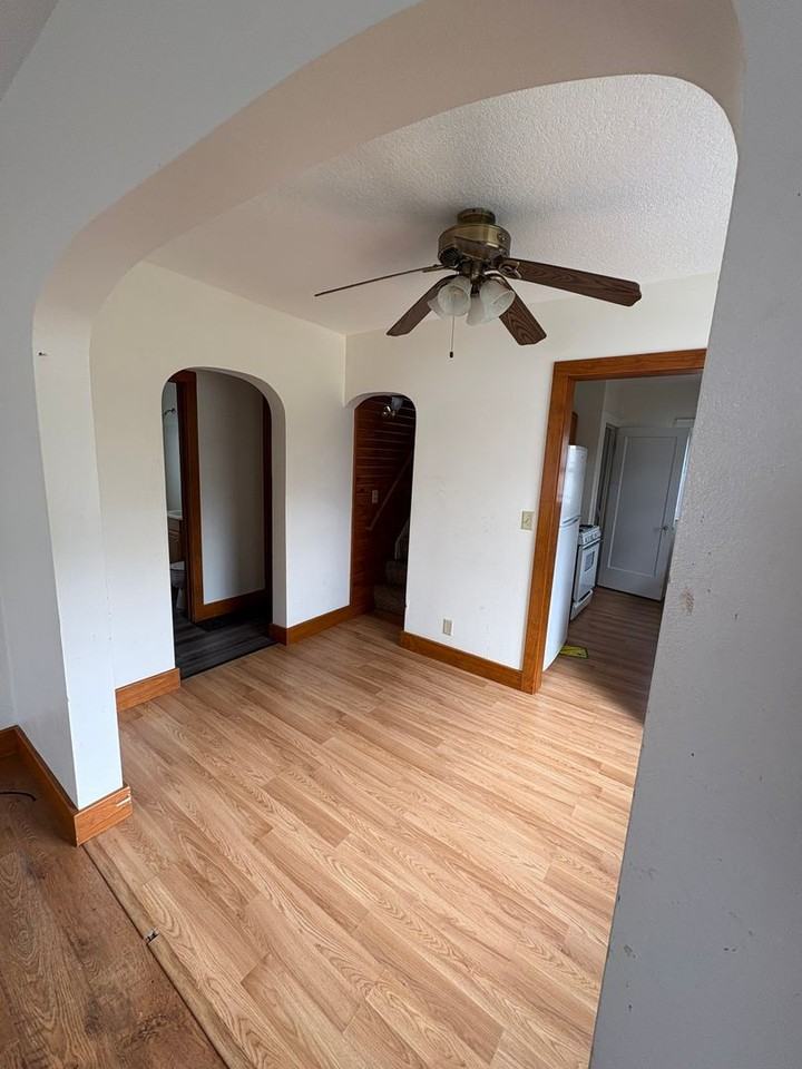 216 Kern St - Photo 3 of 8