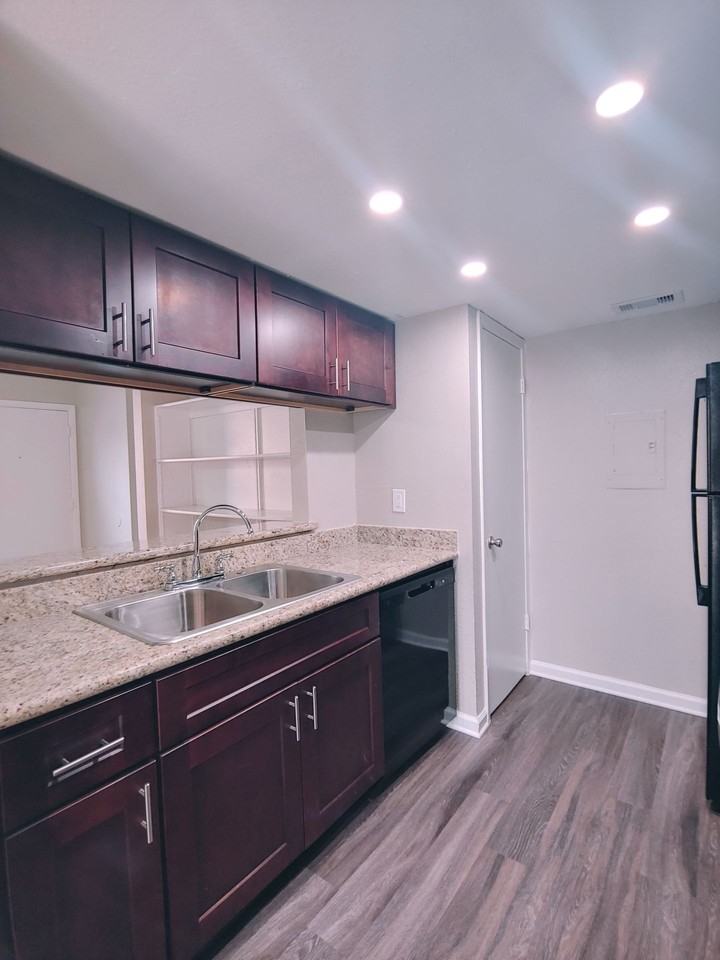 Summers Bend Apartments - Photo 5 of 29