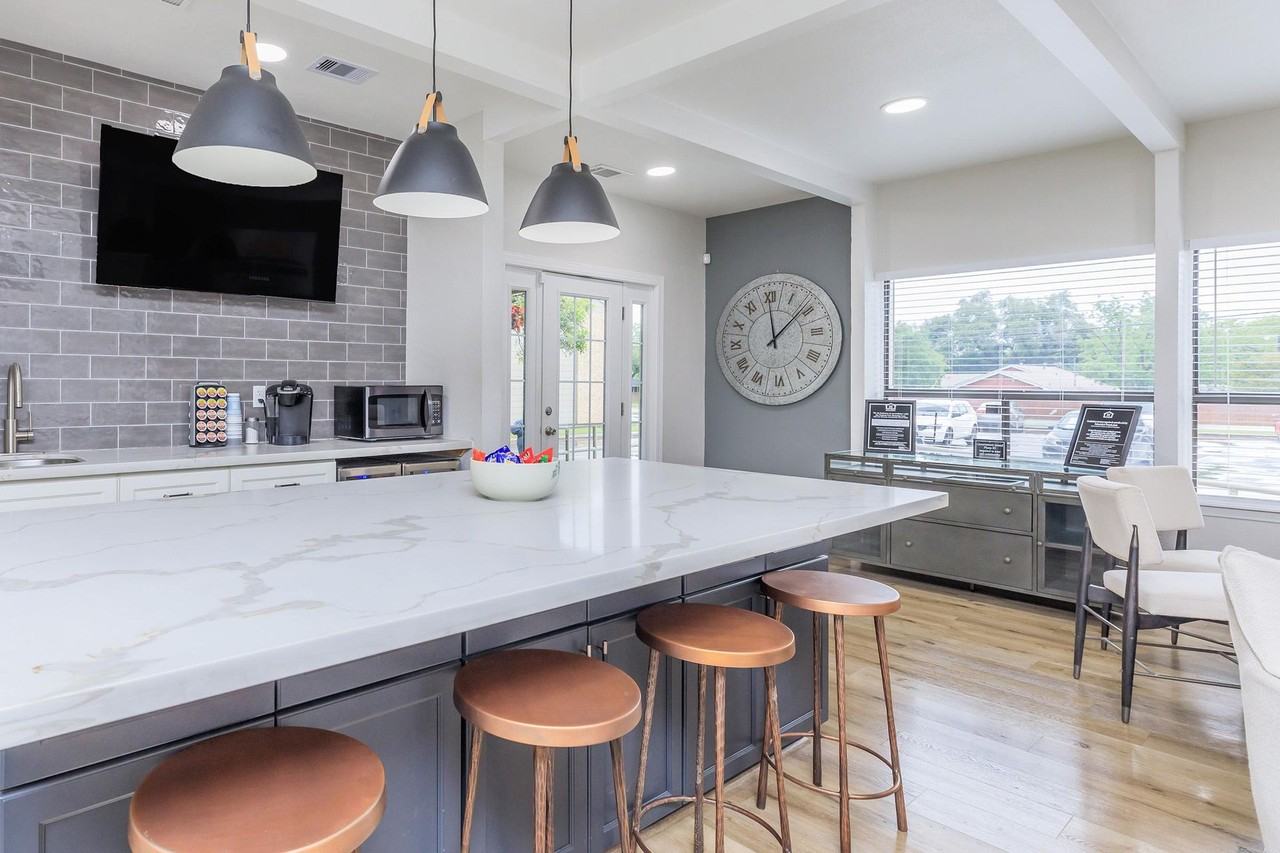 Summers Bend Apartments - Photo 6 of 29