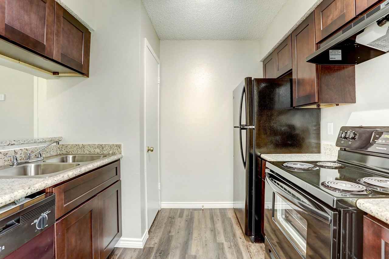 1230 East Walnut - Photo 3 of 25