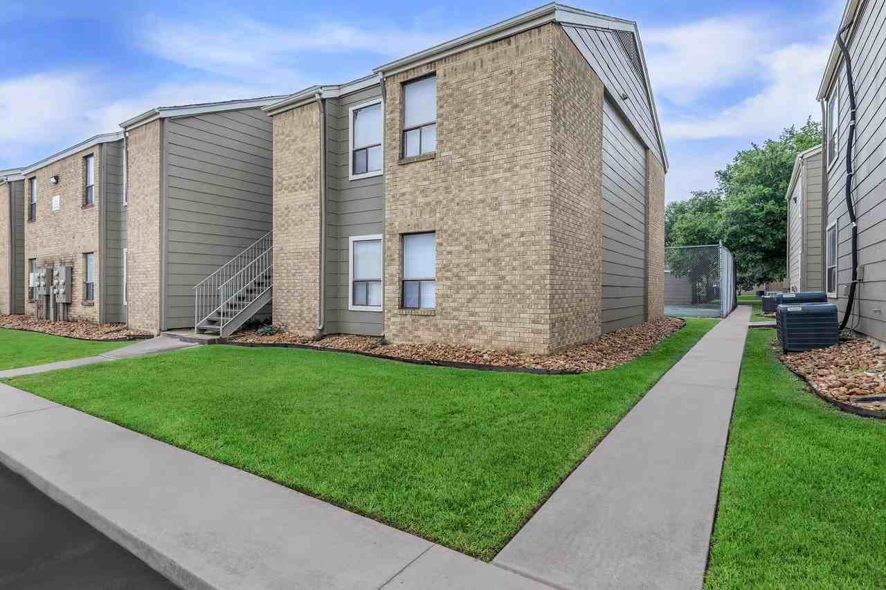 1230 East Walnut - Photo 7 of 25