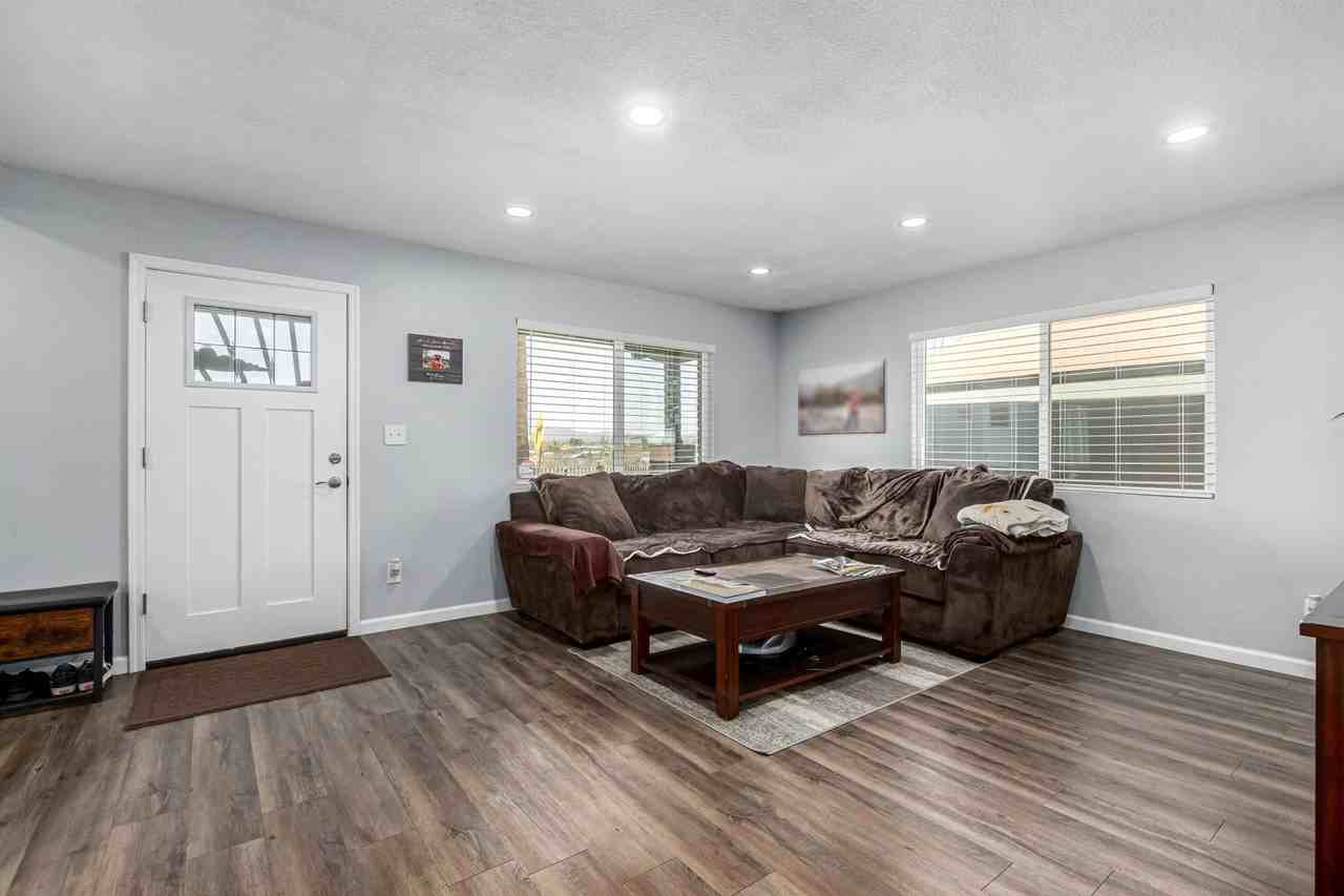 15932 N Twin Lakes Dr - Photo 2 of 17