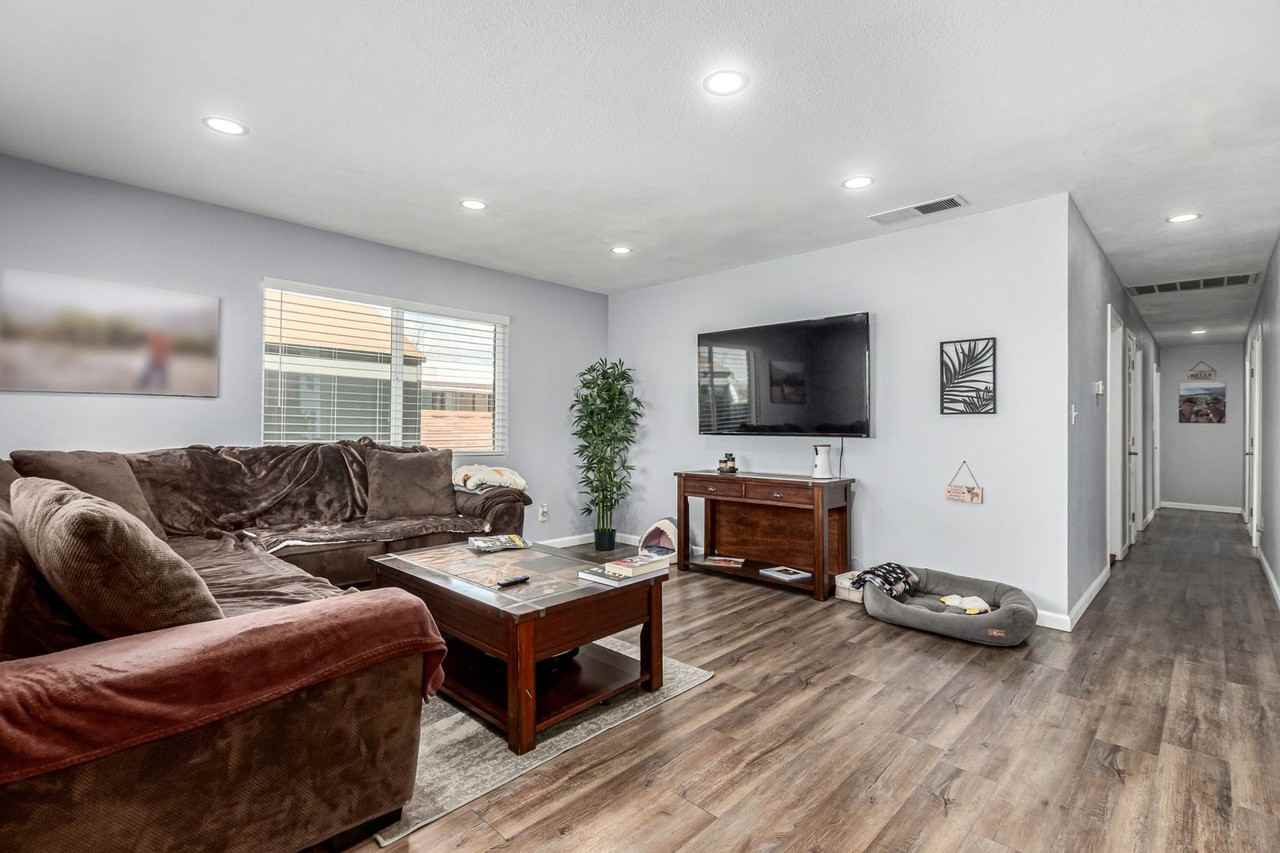 15932 N Twin Lakes Dr - Photo 3 of 17