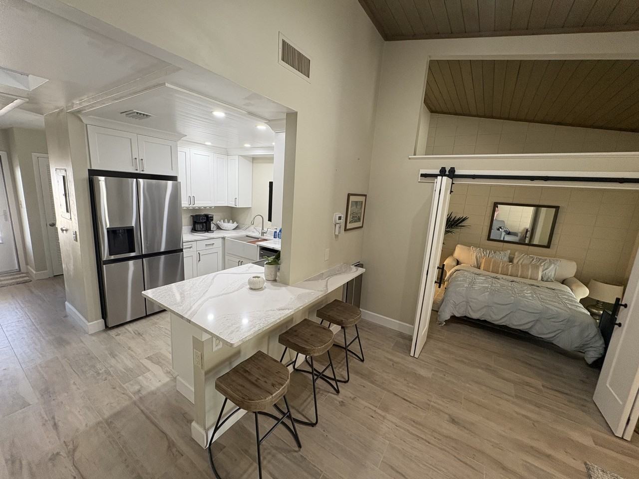 907A Gibbs Rd #907A - Photo 3 of 25