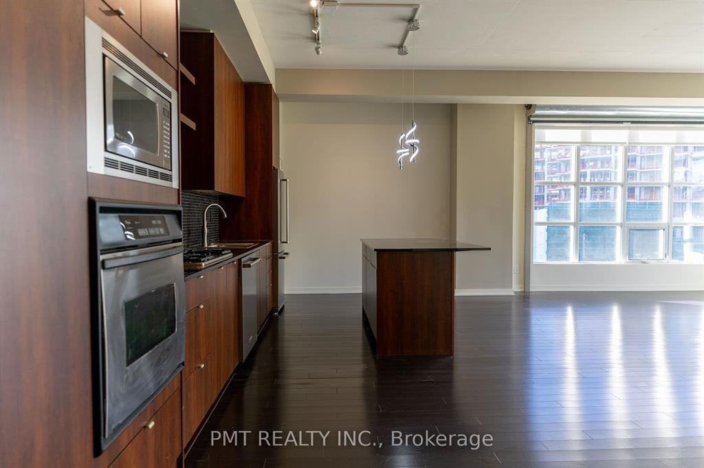 19 Brant Street #504 - Photo 3 of 17