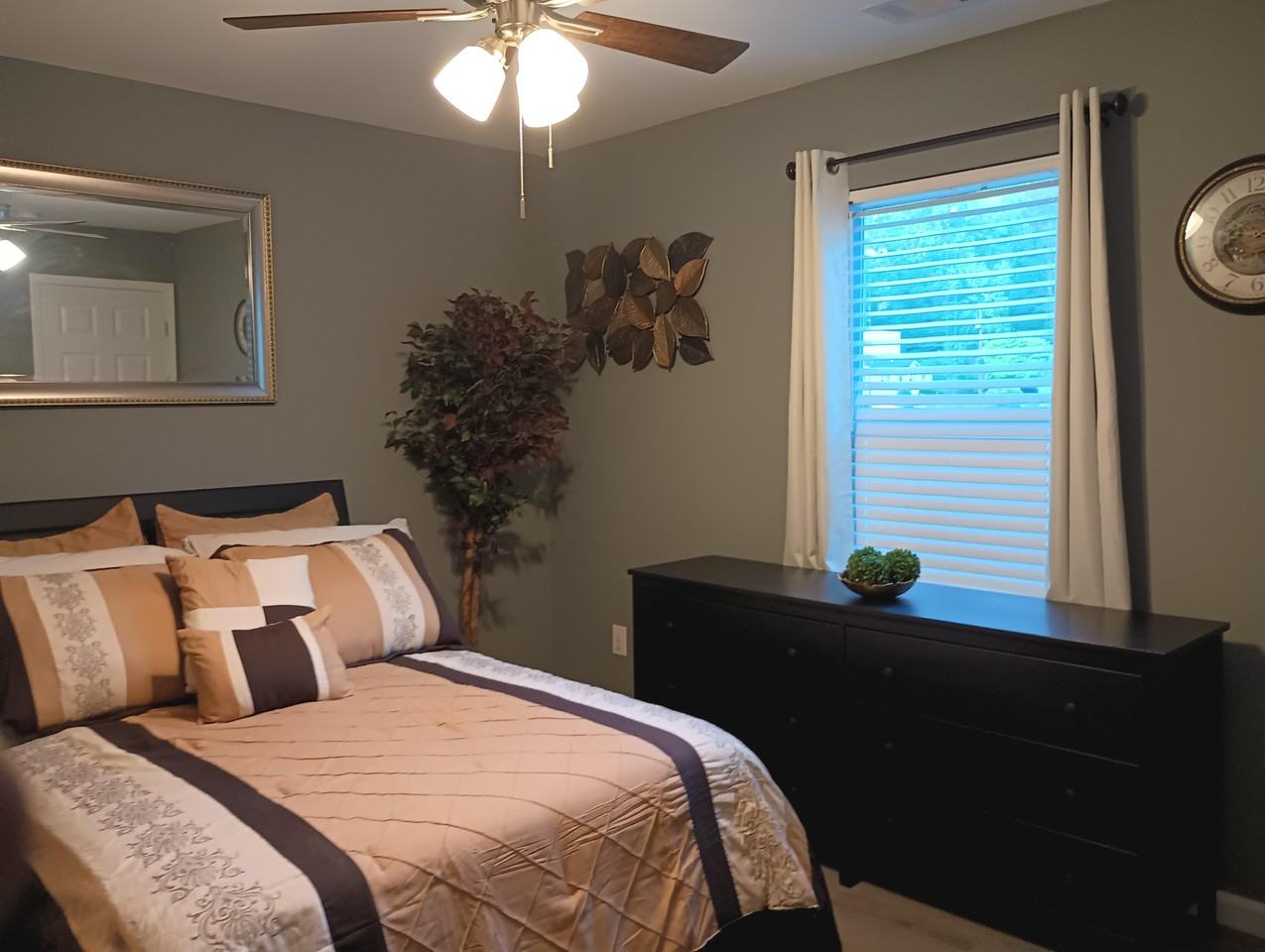 Clovis Court Northwest - Photo 5 of 13