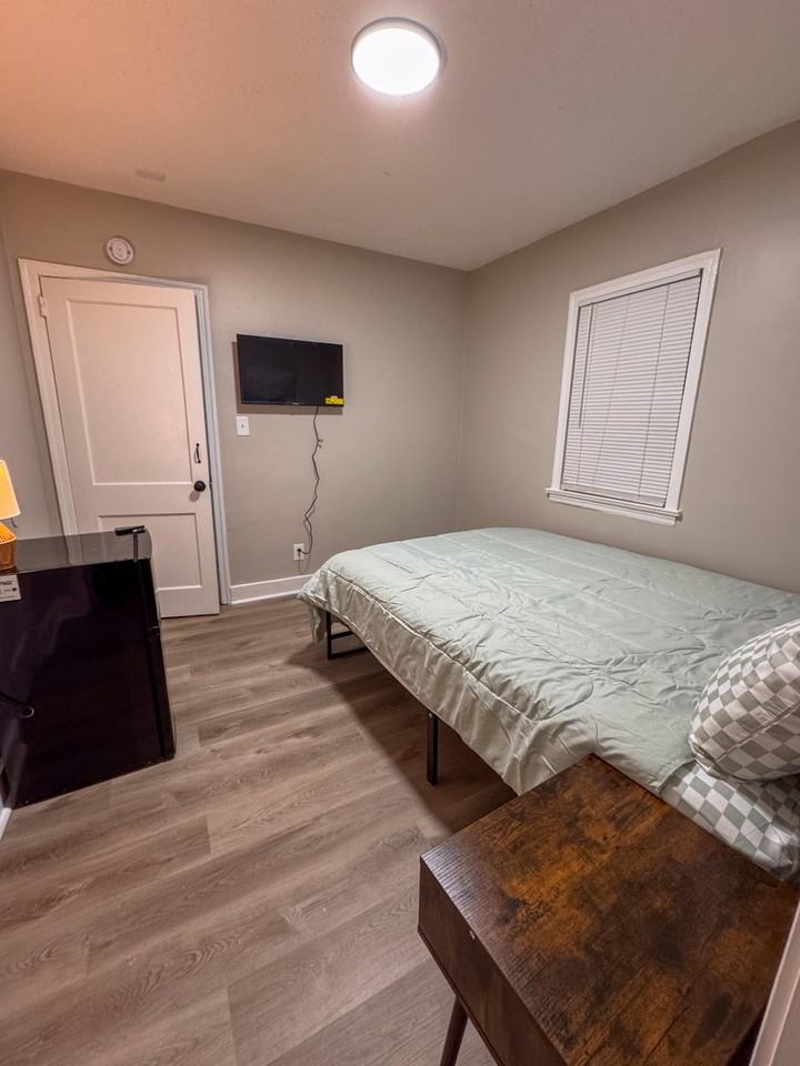 Carver Cir Nw - Photo 3 of 4