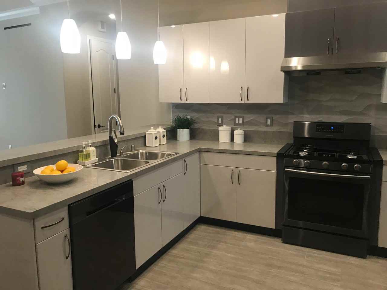 201 North Reese Place - Photo 2 of 19