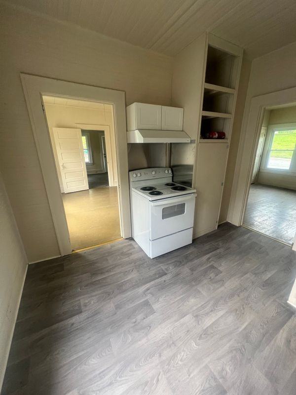 412 Barker Ave - Photo 4 of 10