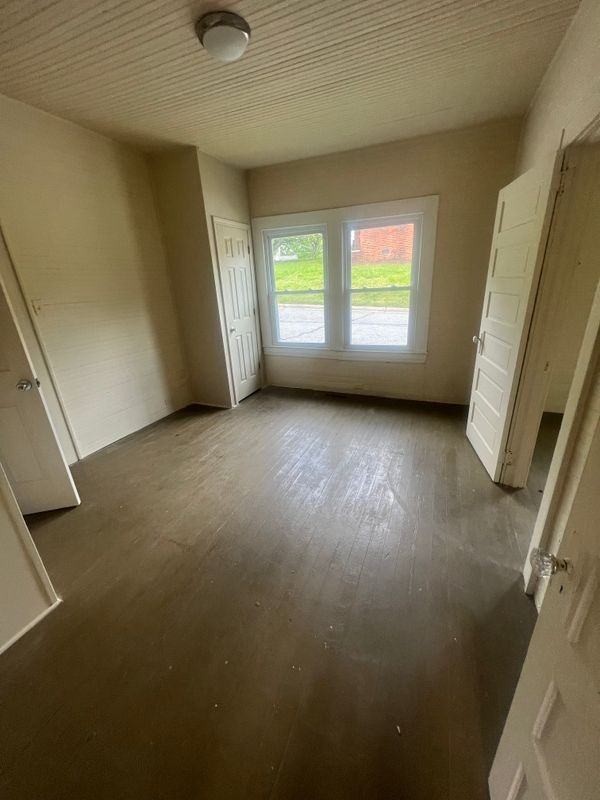 412 Barker Ave - Photo 6 of 10