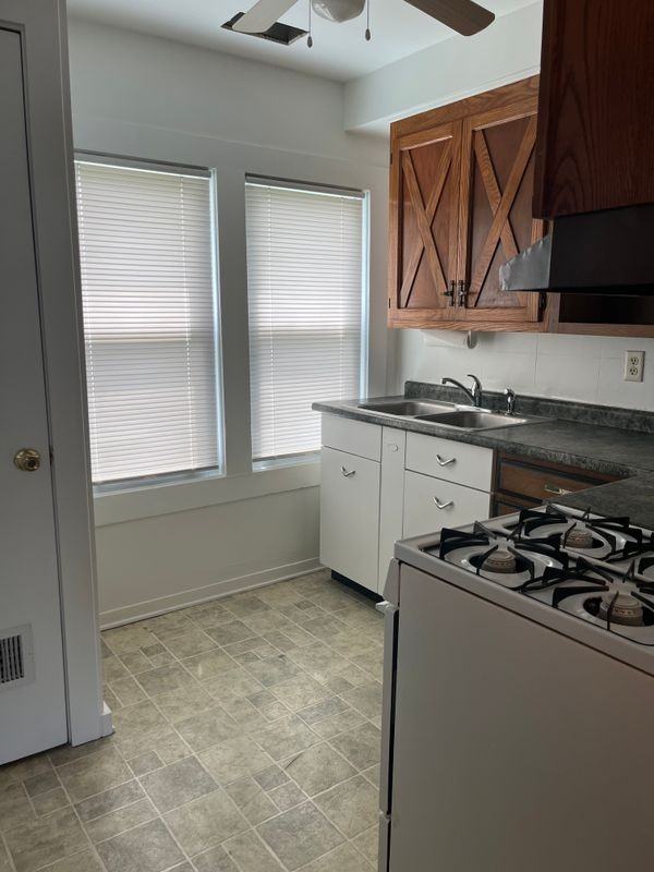 313 Walnut St - Photo 4 of 9