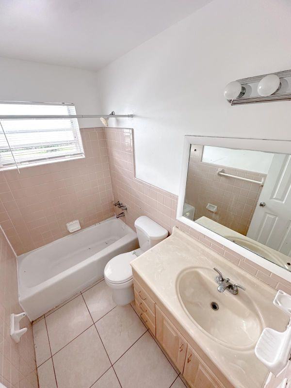 8450 Ne Miami Ct ##16 - Photo 4 of 10