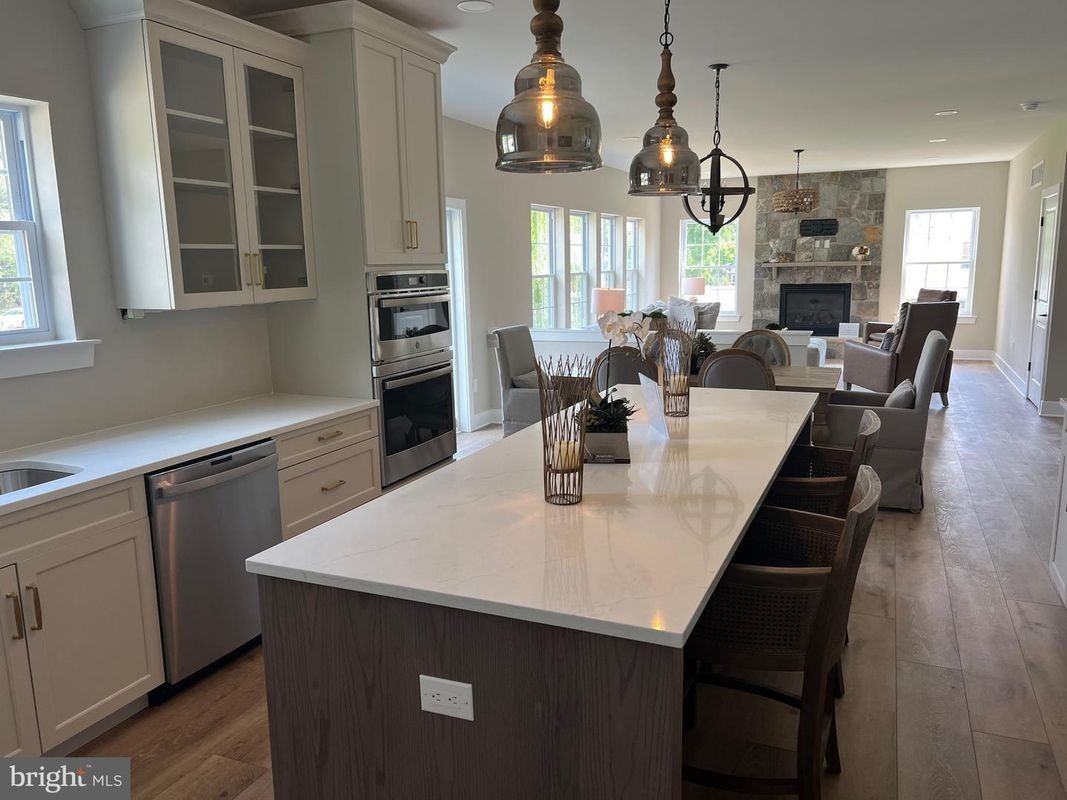 415 Poplar Ave - Photo 3 of 32