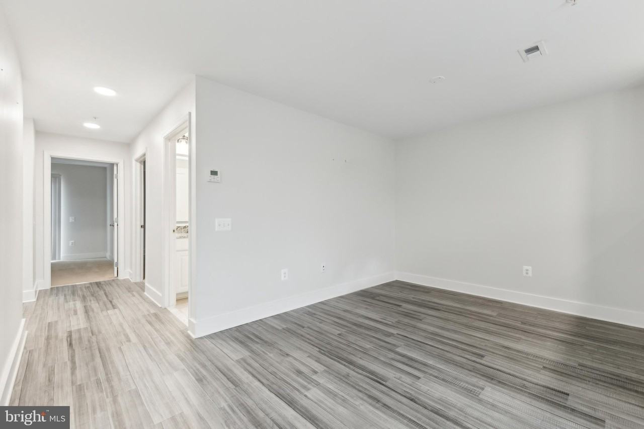 19520 Village Walk Drive Unit# 3-201 - Photo 3 of 25