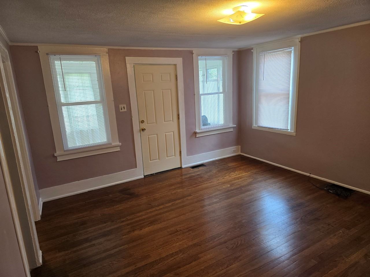 112 E Plum St - Photo 3 of 11