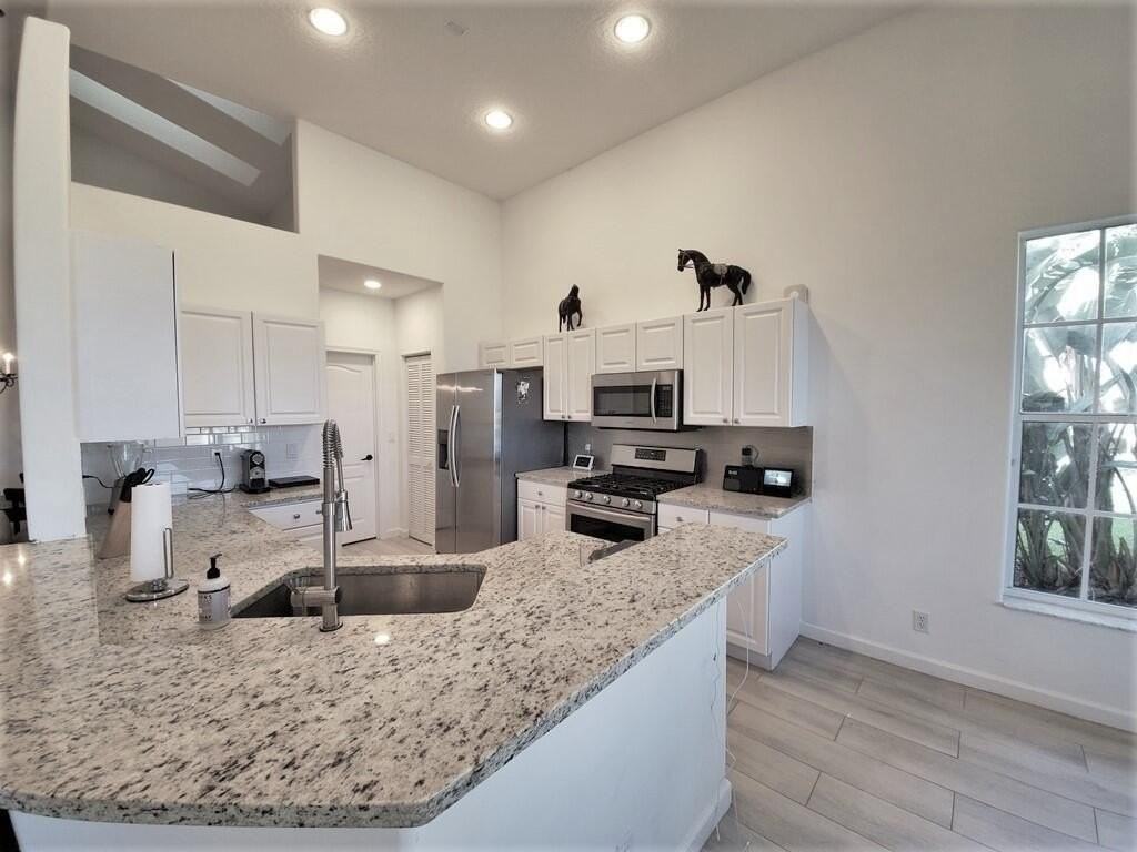 46 Pinnacle Cove - Photo 3 of 20