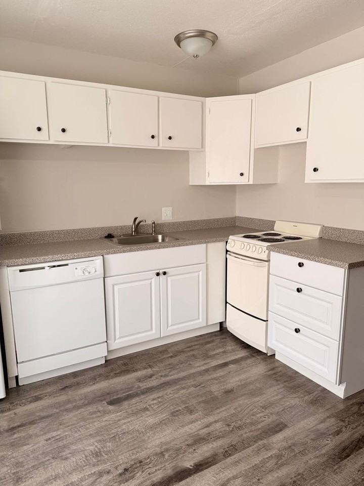 4470 E Pikes Peak Ave - Photo 6 of 11
