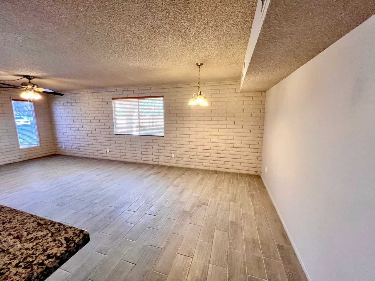 2130 S 11th Ave - Photo 2 of 26