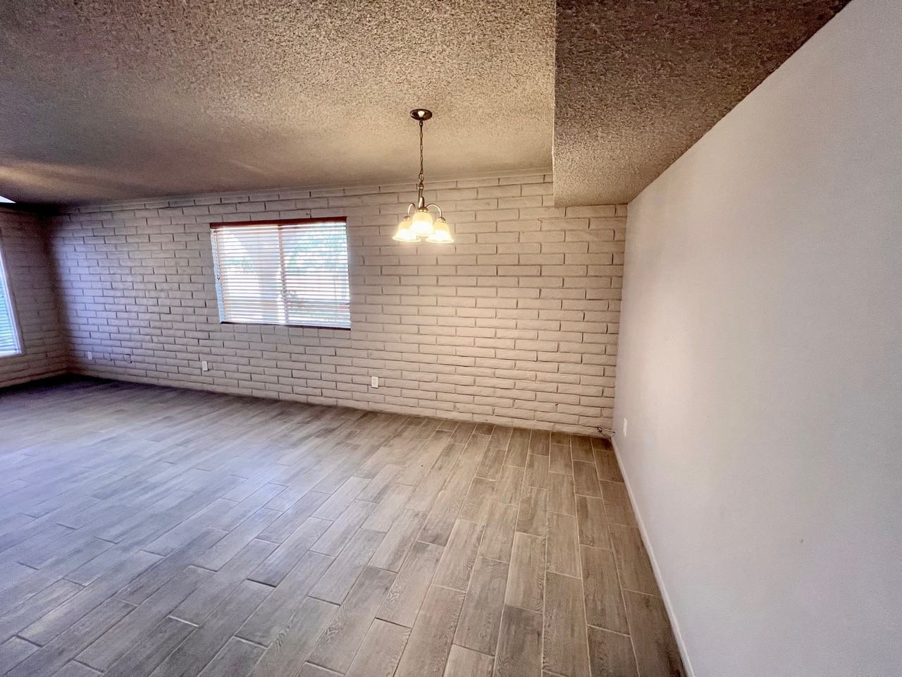 2130 S 11th Ave - Photo 3 of 26