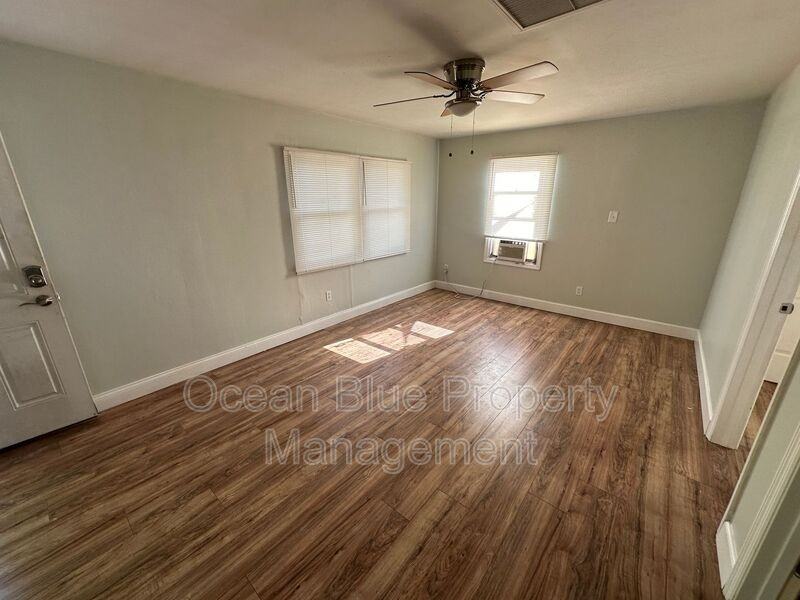 3901 1/2 6th St S - Photo 3 of 6