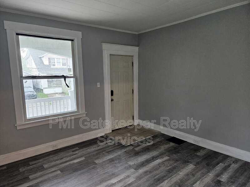 5402 Rolston Ave - Photo 3 of 19