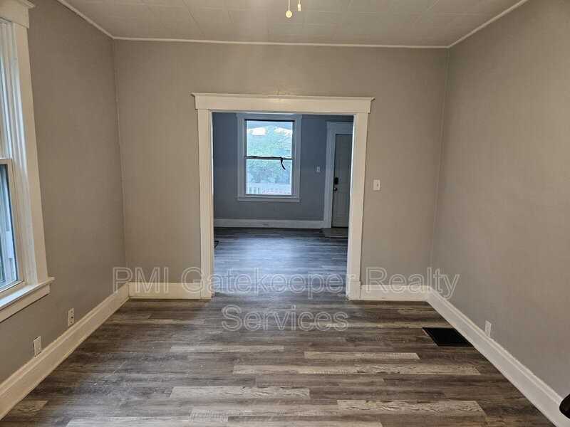 5402 Rolston Ave - Photo 6 of 19