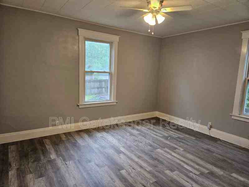 5402 Rolston Ave - Photo 7 of 19