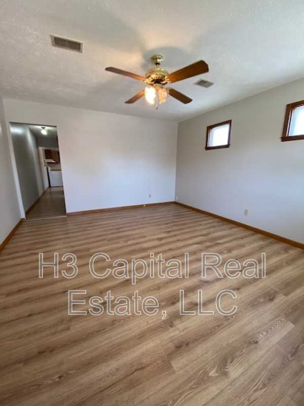 2011 Harris St #C - Photo 2 of 12