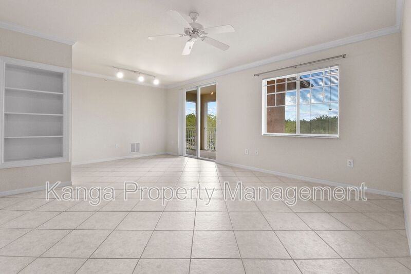 6556 Emerald Dunes Dr #302 - Photo 4 of 33