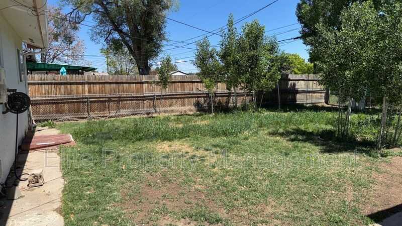 2870 Aster St - Photo 4 of 21