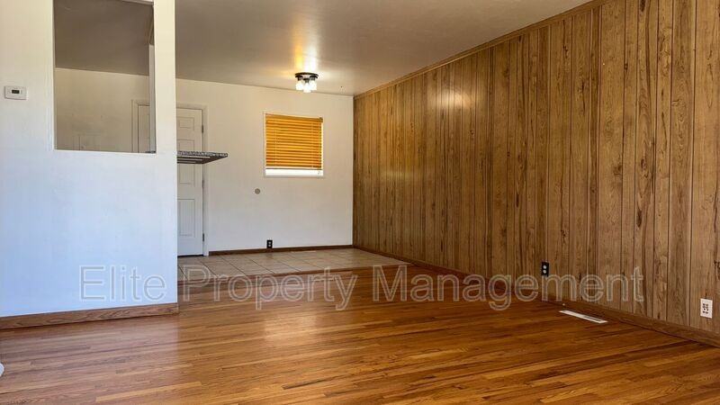 2870 Aster St - Photo 6 of 21