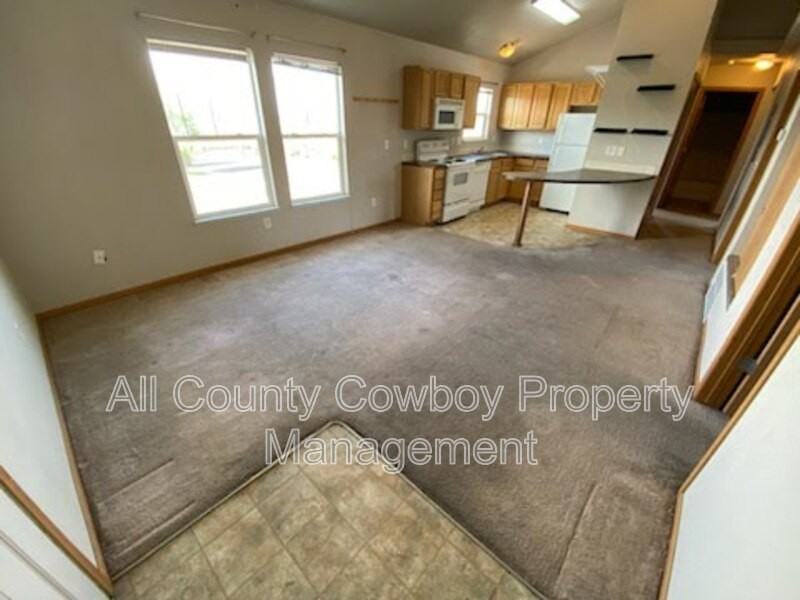 507 Mitchell St - Photo 2 of 10