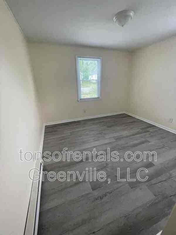 691 Fairfax St - Photo 5 of 7